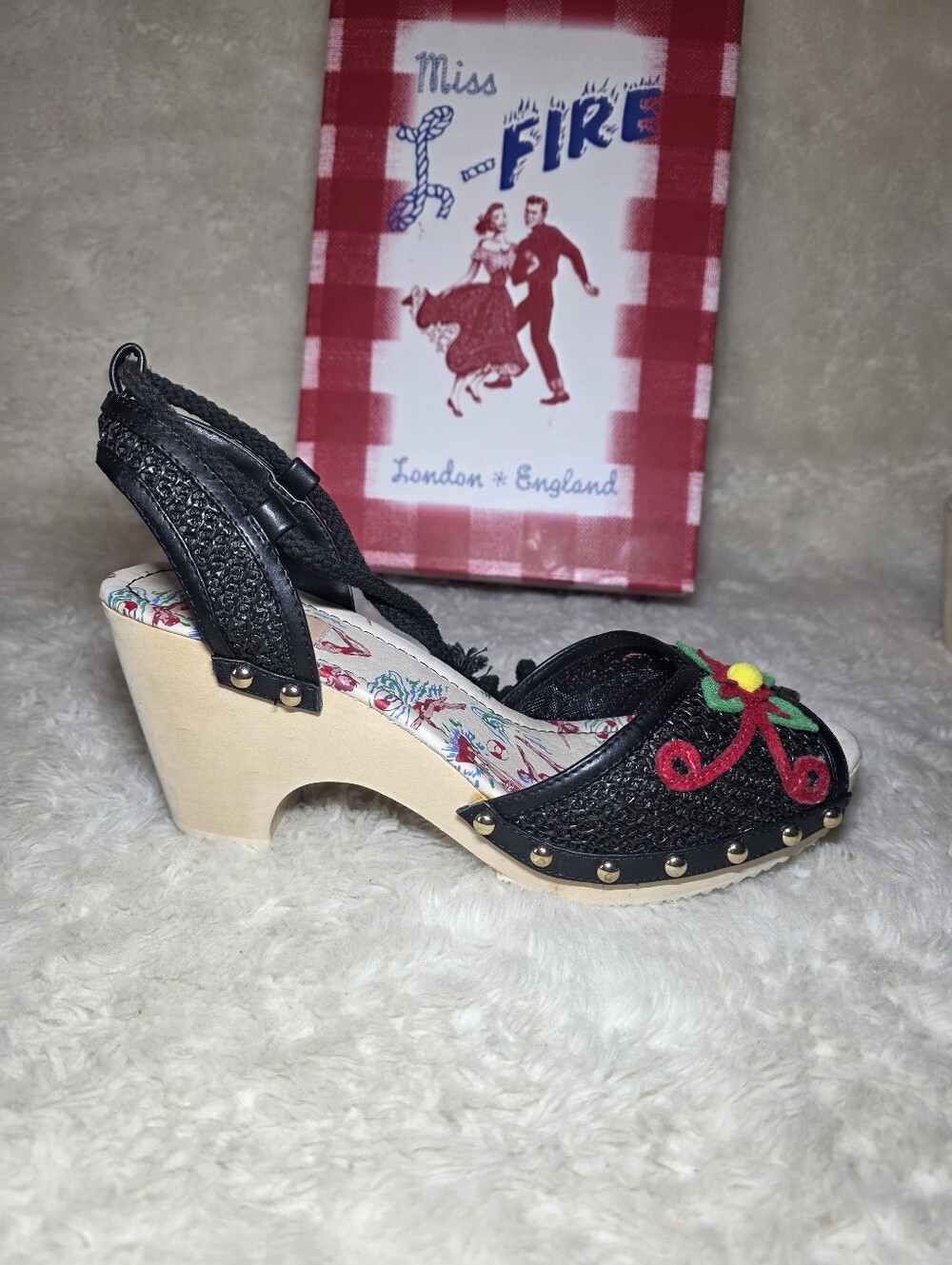 Miss L-Fire Tahiti Black Raffia Wood Wedges NIB 40 - Picture 7 of 10